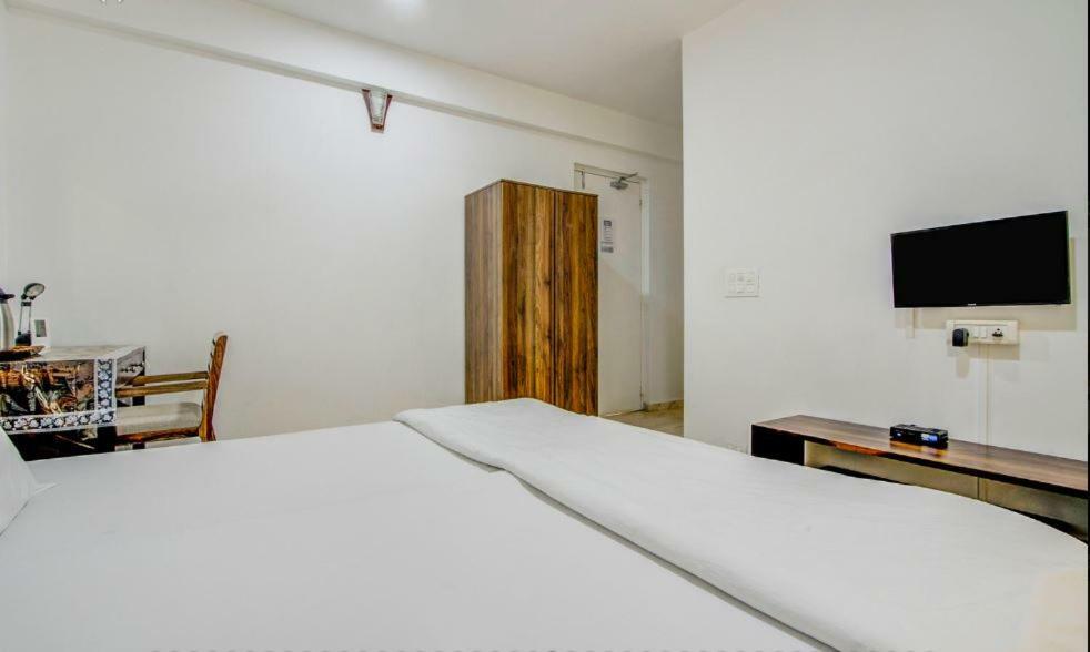 Isec Apartment Mumbai Bagian luar foto